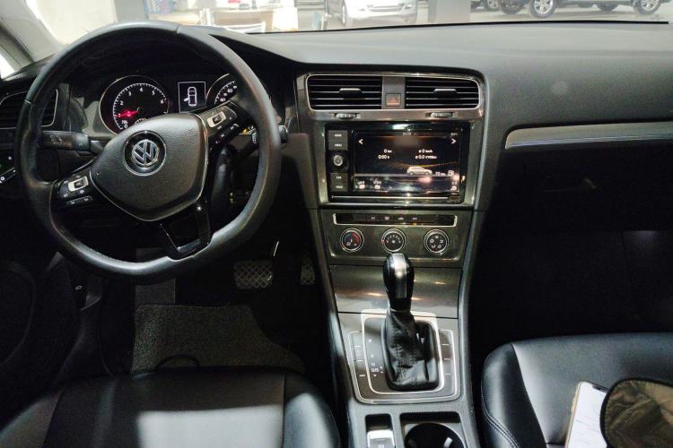 Used Volkswagen Golf 2019 200TSI DSG Comfort & Ambition Edition China VI Standard Center Console