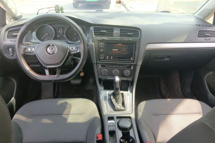 Used Volkswagen Golf 2019 280TSI DSG Comfort Version China VI Standard Center Console