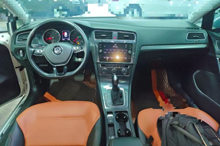 Used Volkswagen Golf 2019 1.8TSI Travel Edition Center Console