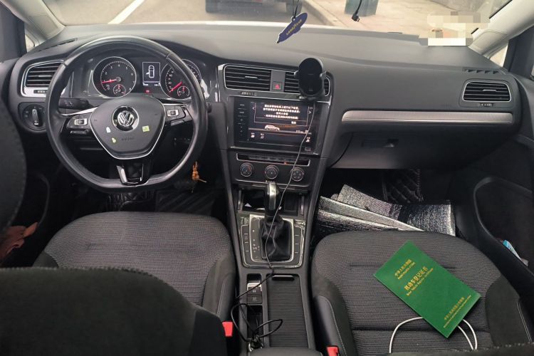 Used Volkswagen Golf 2019 280TSI DSG Comfort Version China VI Standard Center Console