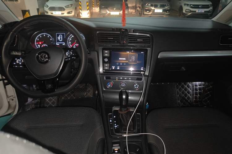 Used Volkswagen Golf 2019 280TSI DSG Comfort Version China V Standard Center Console