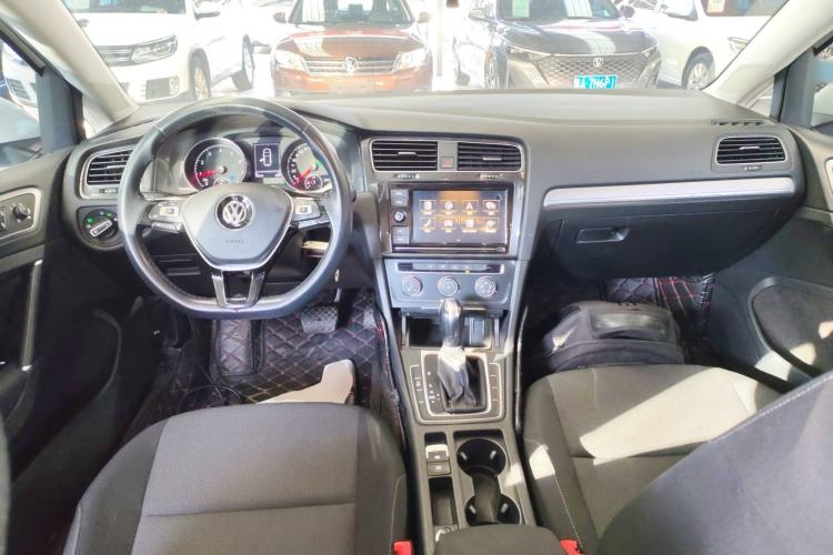 Used Volkswagen Golf 2019 200TSI DSG Comfort & Ambition Edition China VI Standard Center Console