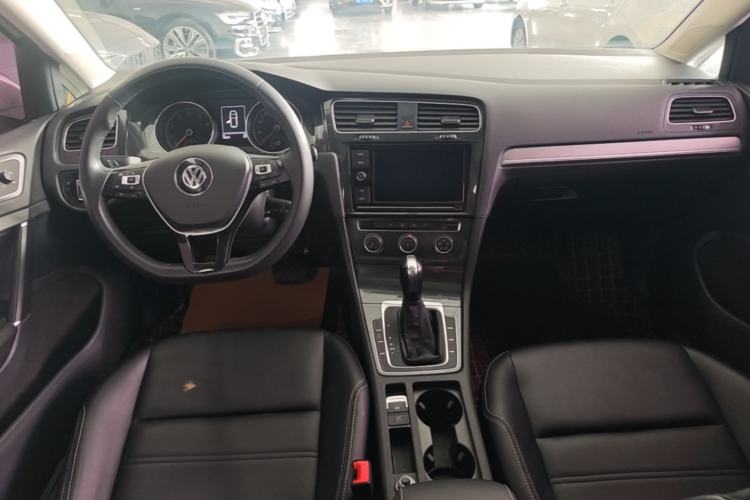 Used Volkswagen Golf 2019 200TSI DSG Comfort & Ambition Edition China VI Standard Center Console