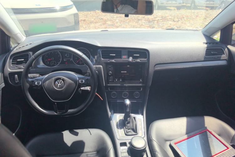 Used Volkswagen Golf 2019 280TSI DSG Comfort Version China VI Standard Center Console