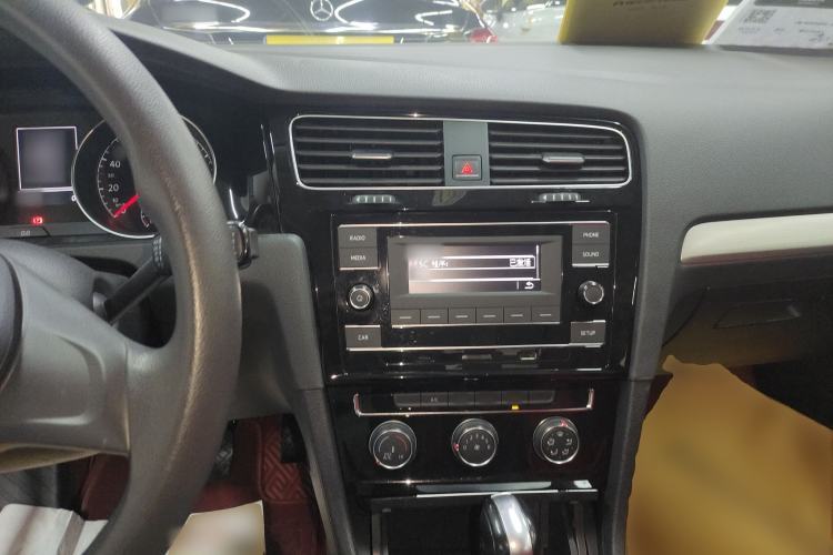 Used Volkswagen Golf 2019 1.6L Automatic Fashion Model China V Standard Center Console