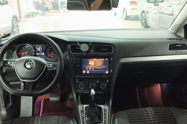 Used Volkswagen Golf 2019 280TSI DSG Comfort Version China V Standard Center Console