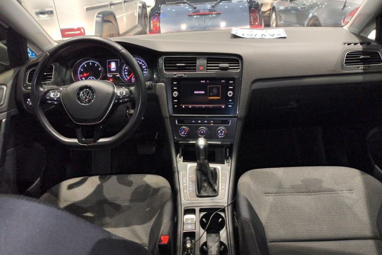 Used Volkswagen Golf 2019 1.8TSI Travel Edition Center Console