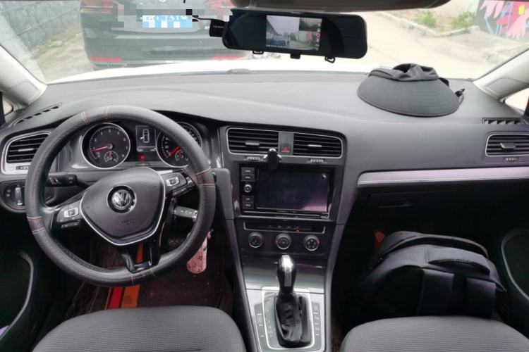 Used Volkswagen Golf 2019 280TSI DSG Comfort Version China VI Standard Center Console