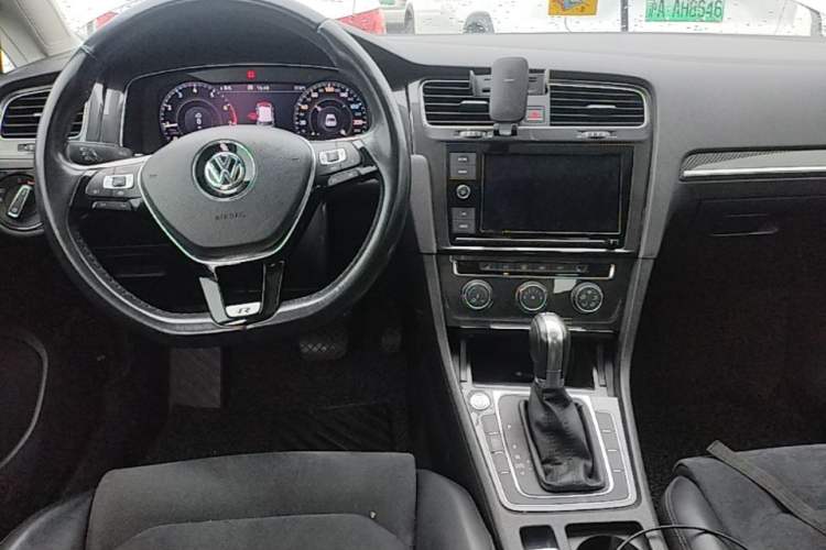 Used Volkswagen Golf 2019 280TSI DSG Luxury Version China VI Standard Center Console