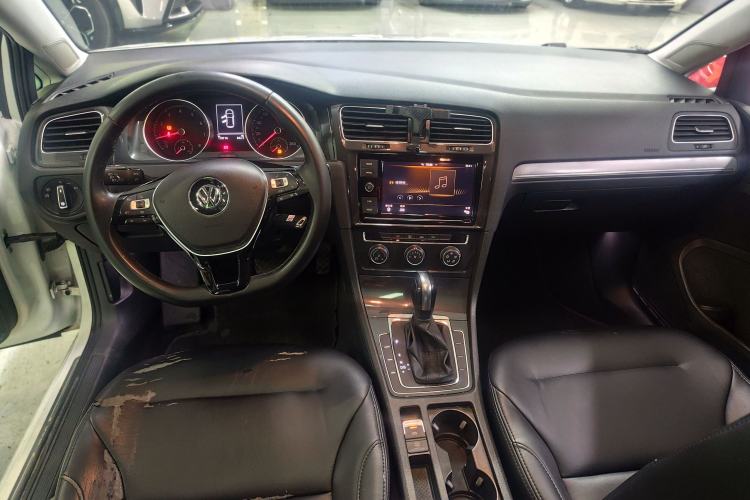 Used Volkswagen Golf 2019 1.6L Automatic Comfort Model China V Standard Center Console