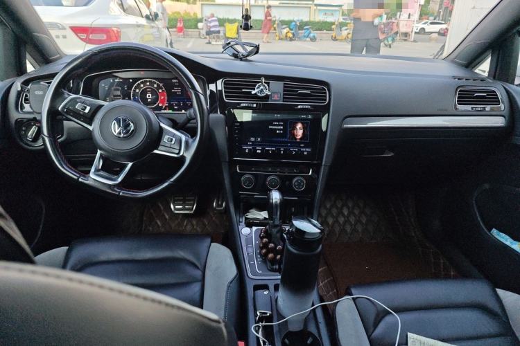 Used Volkswagen Golf 2019 280TSI DSG R-Line China VI Standard Center Console
