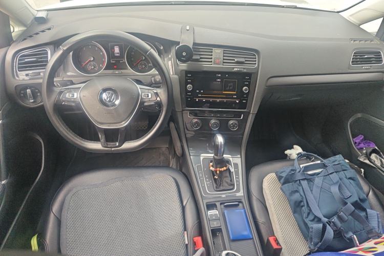 Used Volkswagen Golf 2019 1.8TSI Travel Edition Center Console