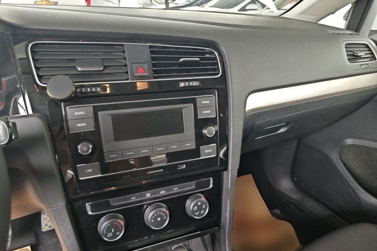Used Volkswagen Golf 2019 1.6L Automatic Fashion Model China V Standard Center Console