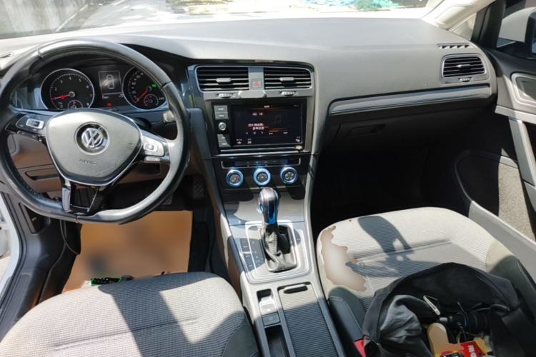 Used Volkswagen Golf 2019 1.6L Automatic Comfort Model China V Standard Center Console