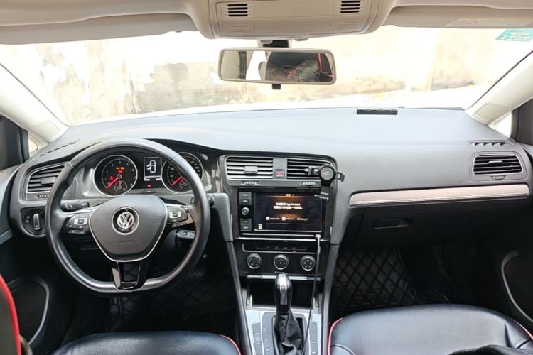 Used Volkswagen Golf 2019 280TSI DSG Comfort Version China VI Standard Center Console
