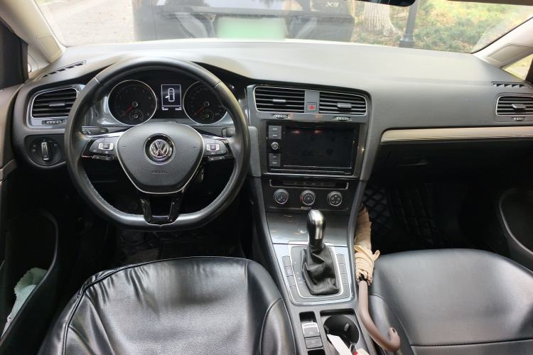 Used Volkswagen Golf 2019 200TSI DSG Comfort & Ambition Edition China VI Standard Center Console