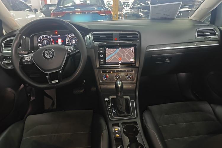 Used Volkswagen Golf 2019 280TSI DSG Luxury Version China VI Standard Center Console