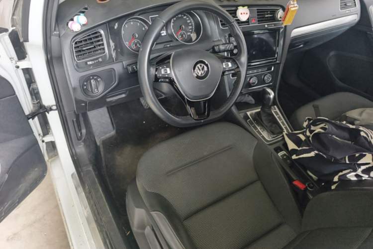 Used Volkswagen Golf 2019 1.6L Automatic Comfort Model China V Standard Center Console