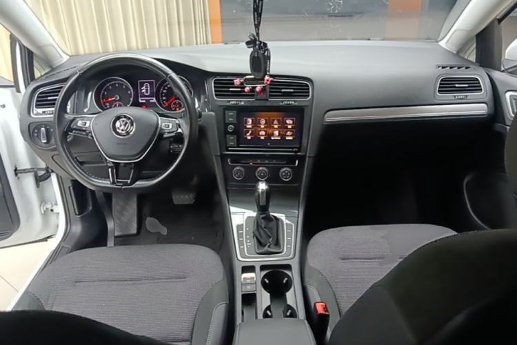 Used Volkswagen Golf 2019 1.6L Automatic Comfort Model China V Standard Center Console
