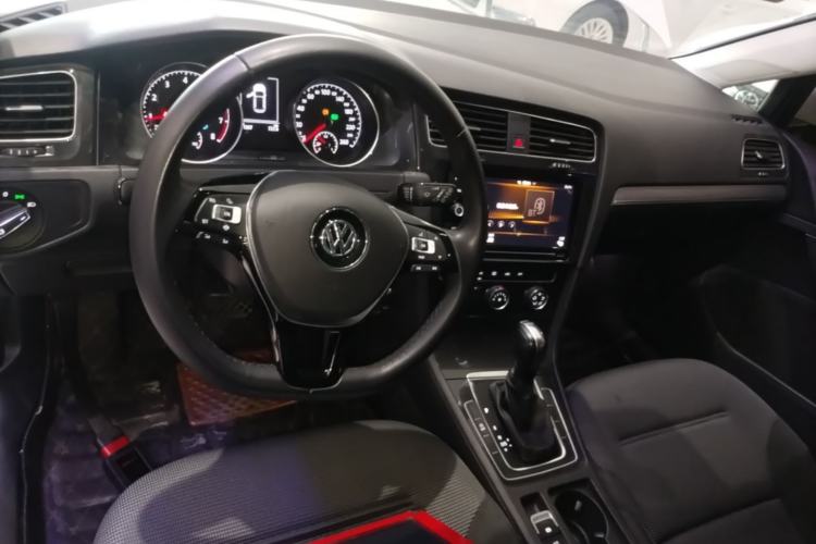 Used Volkswagen Golf 2019 280TSI DSG Comfort Version China VI Standard Center Console