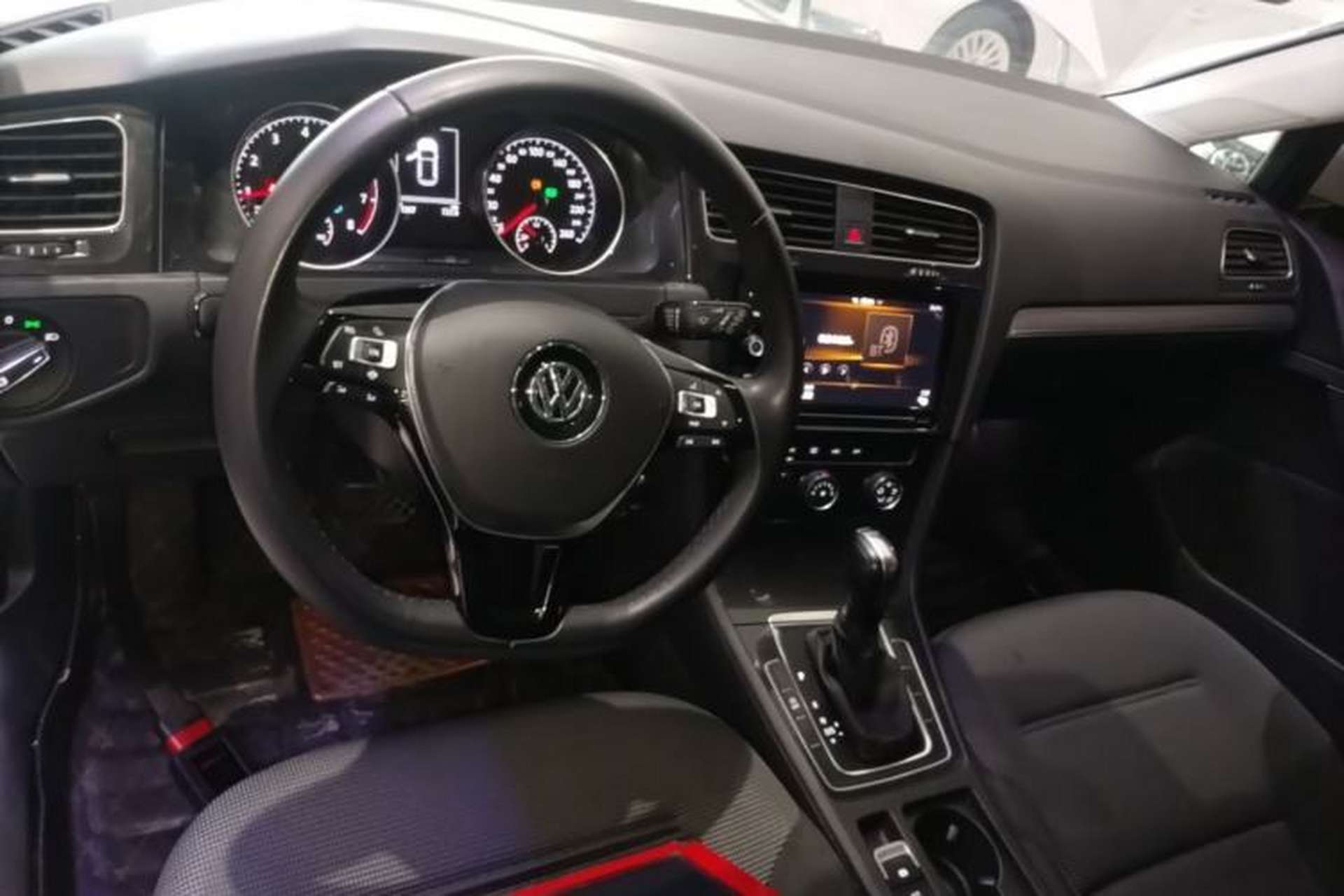 Used Volkswagen Golf 2019 280TSI DSG Comfort Version China VI Standard Center Console