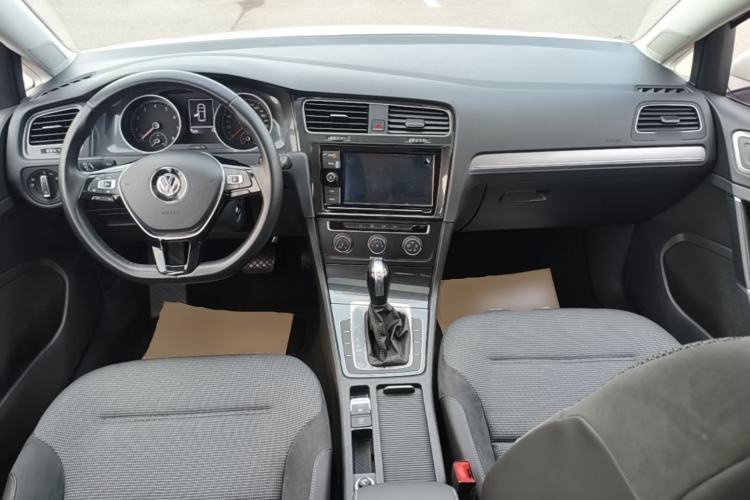 Used Volkswagen Golf 2019 1.6L Automatic Comfort Model China V Standard Center Console
