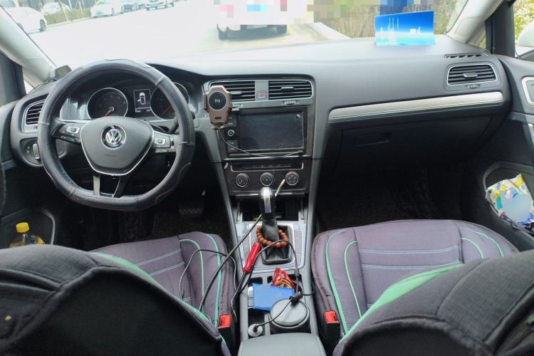 Used Volkswagen Golf 2019 280TSI DSG Comfort Version China VI Standard Center Console