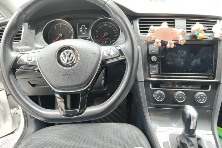 Used Volkswagen Golf 2019 280TSI DSG Comfort Version China VI Standard Center Console