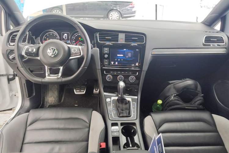 Used Volkswagen Golf 2019 280TSI DSG R-Line Model China V Standard Center Console