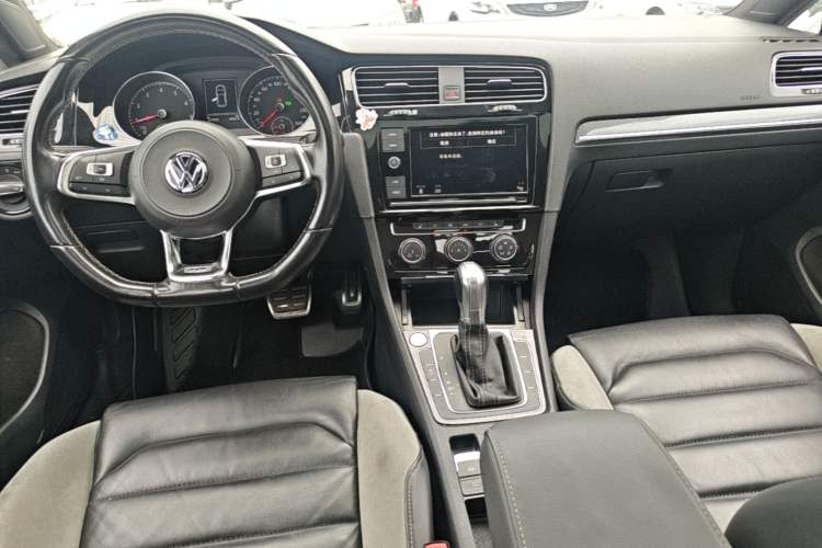 Used Volkswagen Golf 2019 280TSI DSG R-Line Model China V Standard Center Console