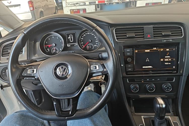 Used Volkswagen Golf 2019 200TSI DSG Comfort & Ambition Edition China VI Standard Center Console