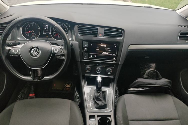 Used Volkswagen Golf 2019 200TSI DSG Comfort & Ambition Edition China VI Standard Center Console