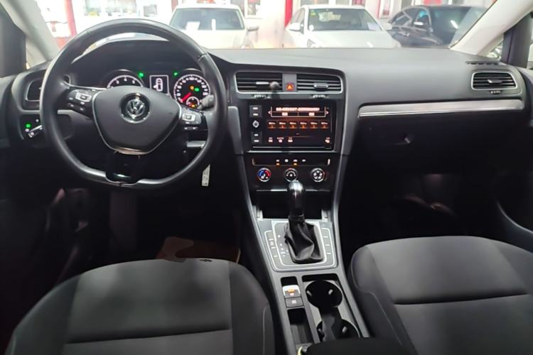 Used Volkswagen Golf 2019 200TSI DSG Comfort & Ambition Edition China VI Standard Center Console
