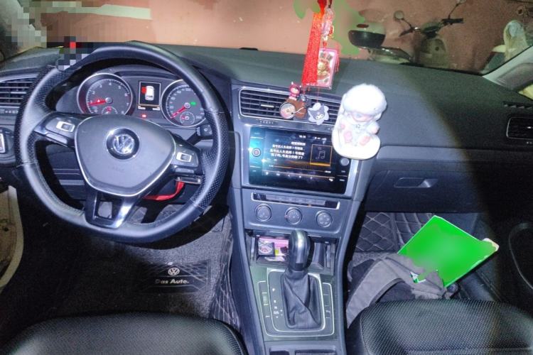 Used Volkswagen Golf 2019 1.8TSI Travel Edition Center Console