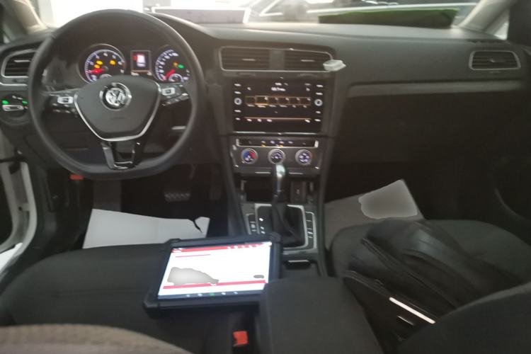 Used Volkswagen Golf 2019 1.8TSI Travel Edition Center Console