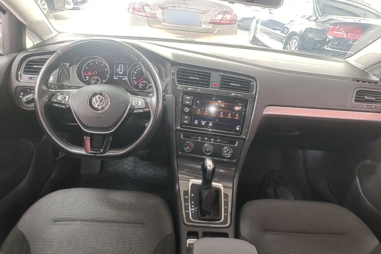Used Volkswagen Golf 2019 1.6L Automatic Comfort Model China V Standard Center Console