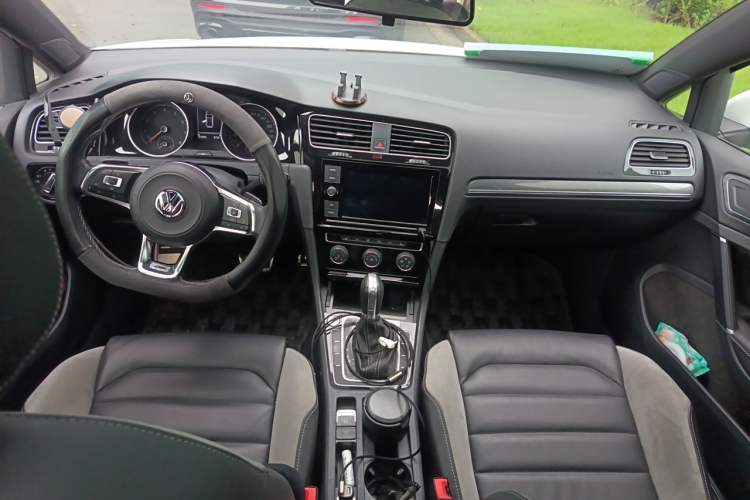 Used Volkswagen Golf 2019 280TSI DSG R-Line Model China V Standard Center Console