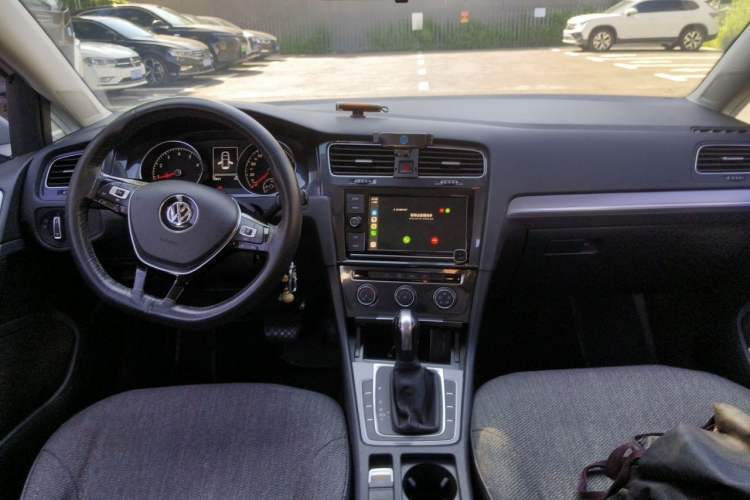 Used Volkswagen Golf 2019 1.6L Automatic Comfort Model China V Standard Center Console