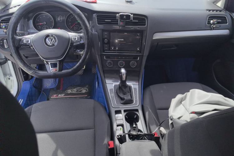 Used Volkswagen Golf 2019 200TSI DSG Comfort & Ambition Edition China VI Standard Center Console