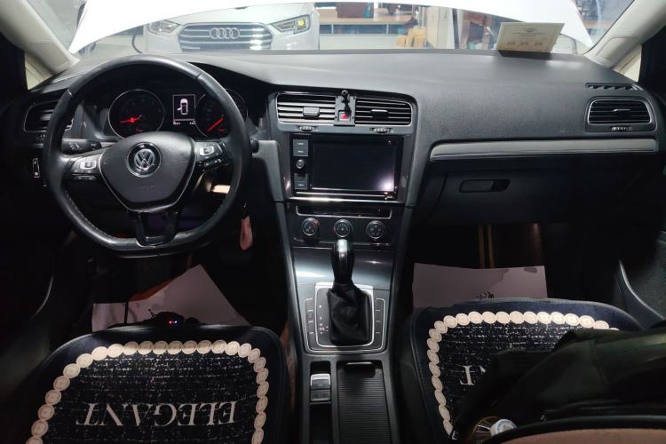 Used Volkswagen Golf 2019 200TSI DSG Comfort & Ambition Edition China VI Standard Center Console