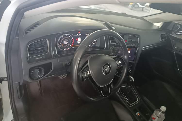 Used Volkswagen Golf 2019 280TSI DSG Luxury Version China VI Standard Center Console
