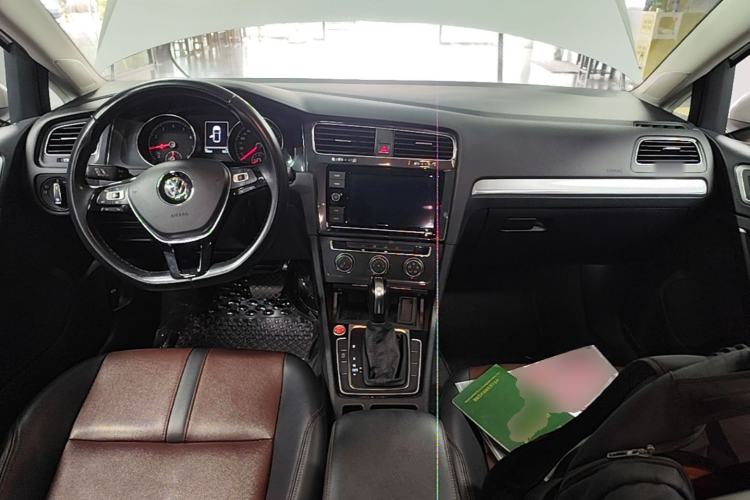 Used Volkswagen Golf 2019 200TSI DSG Comfort & Ambition Edition China VI Standard Center Console