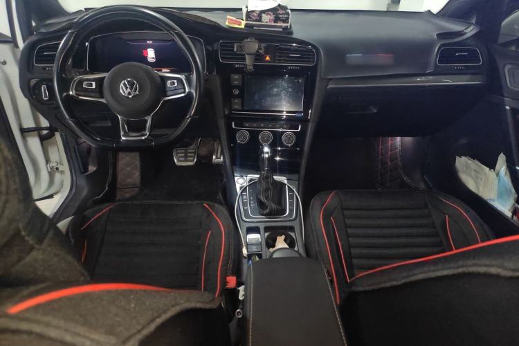 Used Volkswagen Golf 2019 280TSI DSG R-Line China VI Standard Center Console