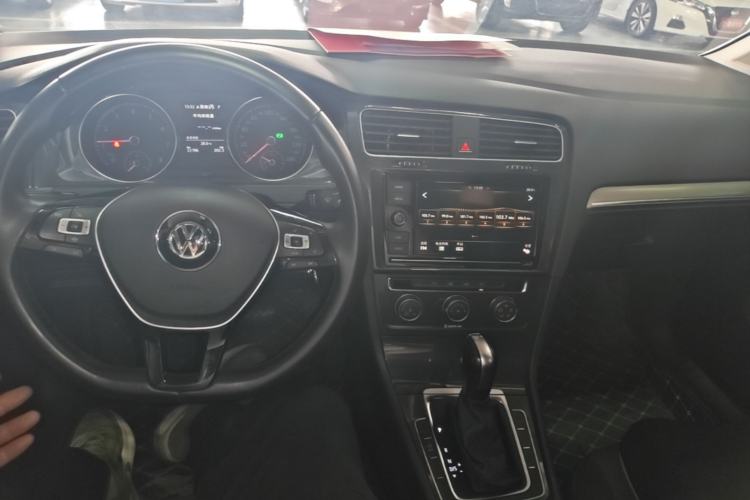 Used Volkswagen Golf 2019 200TSI DSG Comfort & Ambition Edition China VI Standard Center Console