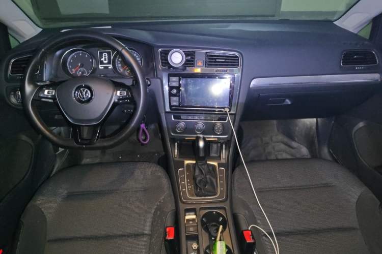 Used Volkswagen Golf 2019 1.6L Automatic Comfort Model China V Standard Center Console