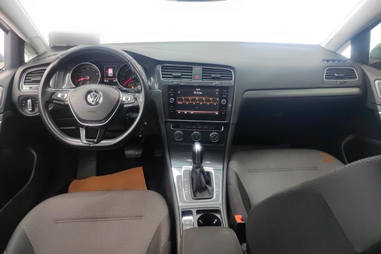 Used Volkswagen Golf 2019 1.8TSI Travel Edition Center Console