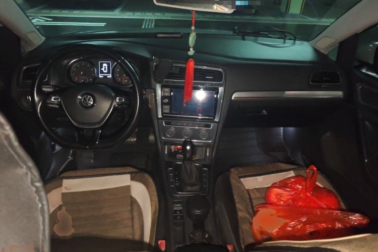 Used Volkswagen Golf 2019 200TSI DSG Comfort & Ambition Edition China VI Standard Center Console