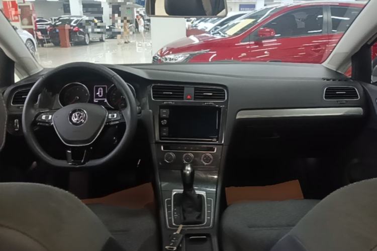 Used Volkswagen Golf 2019 1.6L Automatic Comfort Model China V Standard Center Console