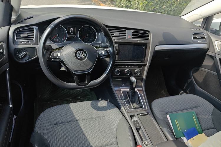 Used Volkswagen Golf 2019 280TSI DSG Comfort Version China VI Standard Center Console