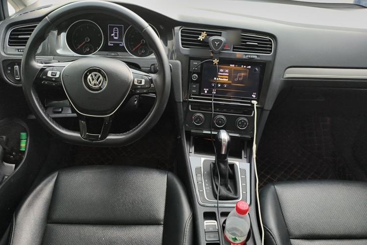 Used Volkswagen Golf 2019 200TSI DSG Comfort & Ambition Edition China VI Standard Center Console